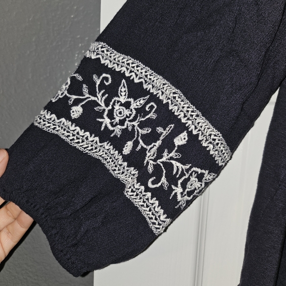 Black and white embroidered blouse, Size 10/12, Lane Bryant - Picture 5 of 5